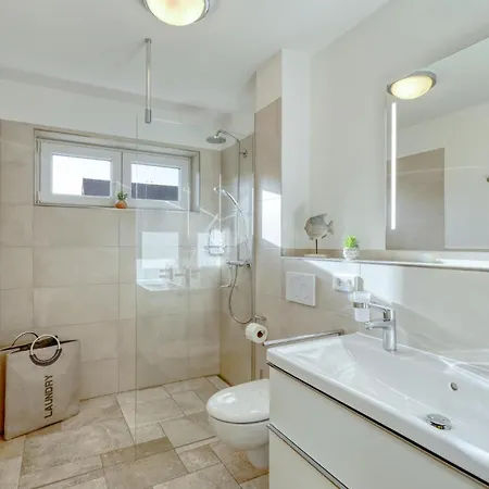 Holiday home 6 Bedroom Stunning In Dagebuell