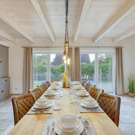6 Bedroom Stunning In Casa vacanze *